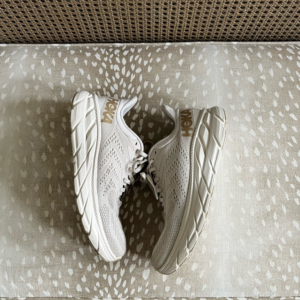 Hoka One One Women’s Clifton 7 in Almond / Egg Nog color